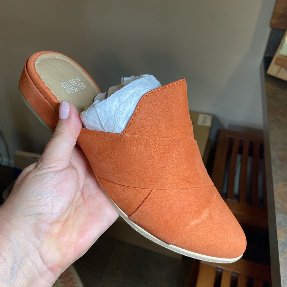 EILEEN FISHER FLAT MULES, Size 8